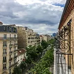 Hotel Montcalm 3*