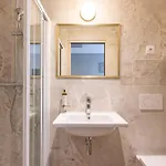 Montcalm Hotel