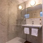 Montcalm Paris